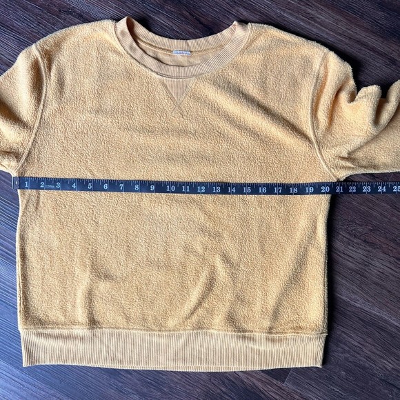 Soft Fleece Sweatshirt Juniors Medium M 7 / 9 Golden Yellow Crewneck Top Fuzzy - Picture 6 of 9